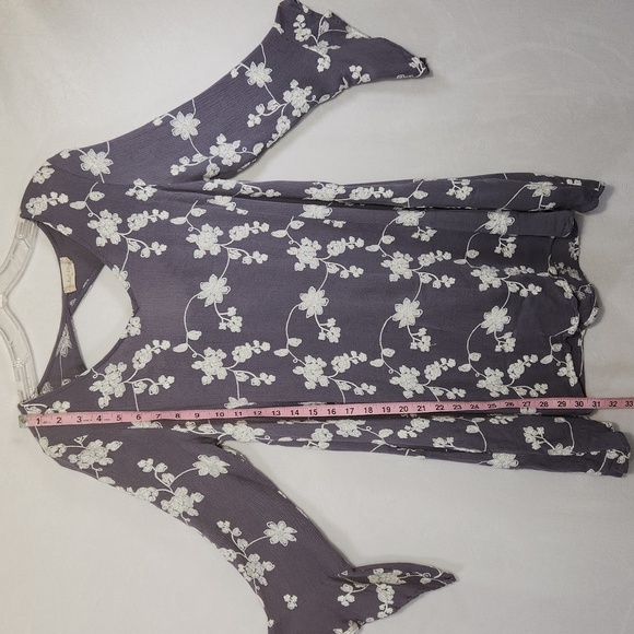 Altar'd-State Cool Grey White Floral Embroidered Bell Sleeve Cut-Out Back Mini S - Picture 16 of 16